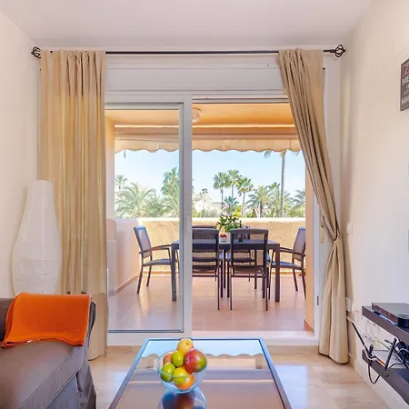 Seaview For 4 شقة ماربيا