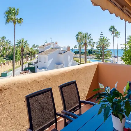 Seaview For 4 شقة *